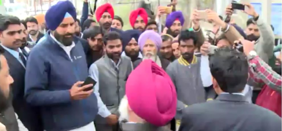 fight among vijkram Majithia and lali majithia in majitha