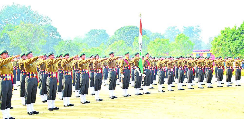 233 troops took an oath to defend the country