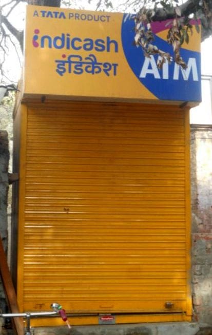 Many ATMs in the city were closed, people wandering cache