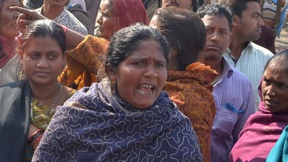 these people are looking for relatives