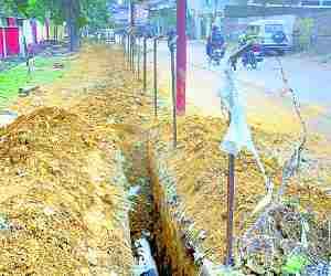 Polluted water due to broken pipelines