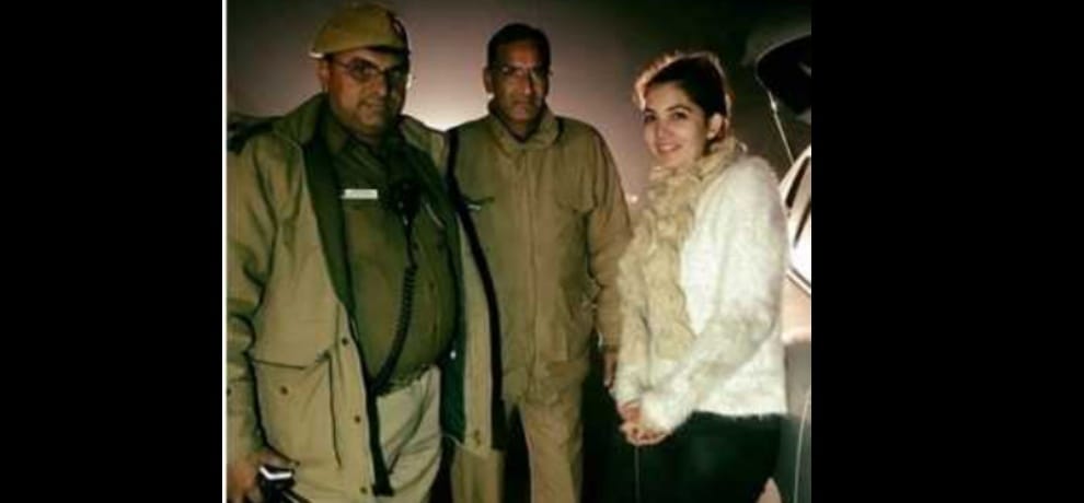 This photo two Delhi police personnel were viral remind plaudits
