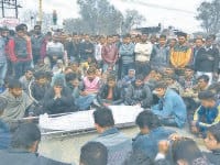 people protest, with deadbody, road jam, police, kaithal