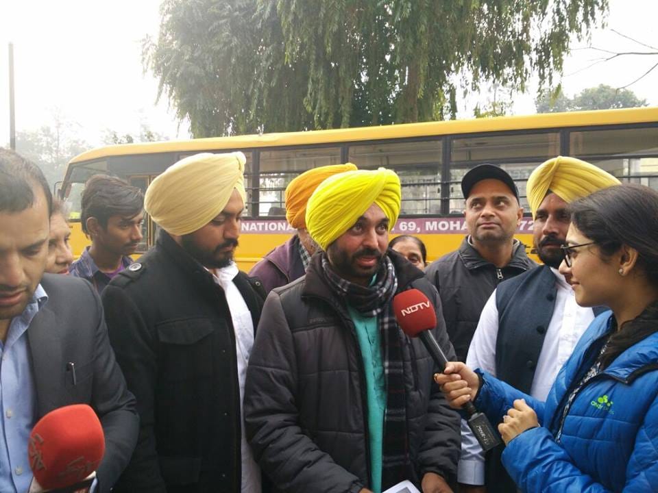 voters on booth to cast vote for punjab assembly election 2017