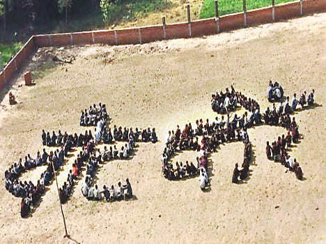 Vote of students formed a human chain
