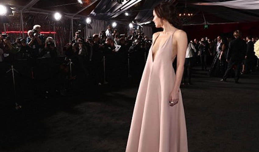 this hollywood actress reached in party in revealing dress