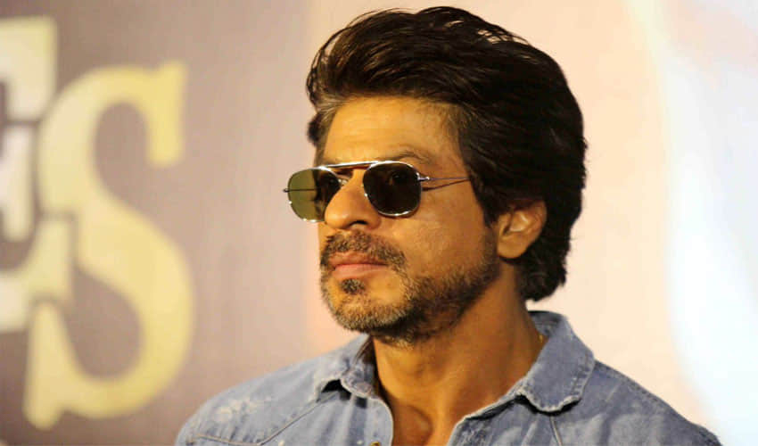 shahrukh khan with her female fan and his romance