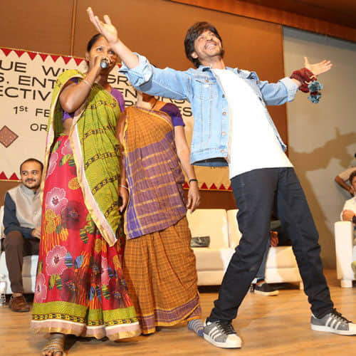 shahrukh khan with her female fan and his romance