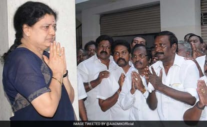 Jayalalithaa’s trusted aides removed from TN CM Panneerselvam’s office