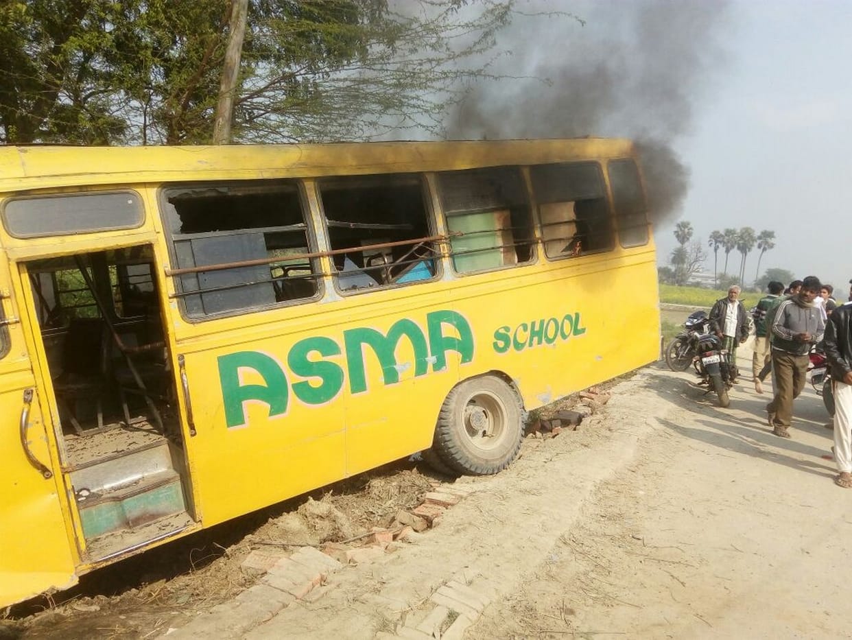school bus accident in jaunpur with student,six injured