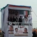 भाषण देते राहुल गांधी