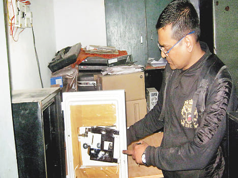Pistol-wielding guards caught trying to steal
