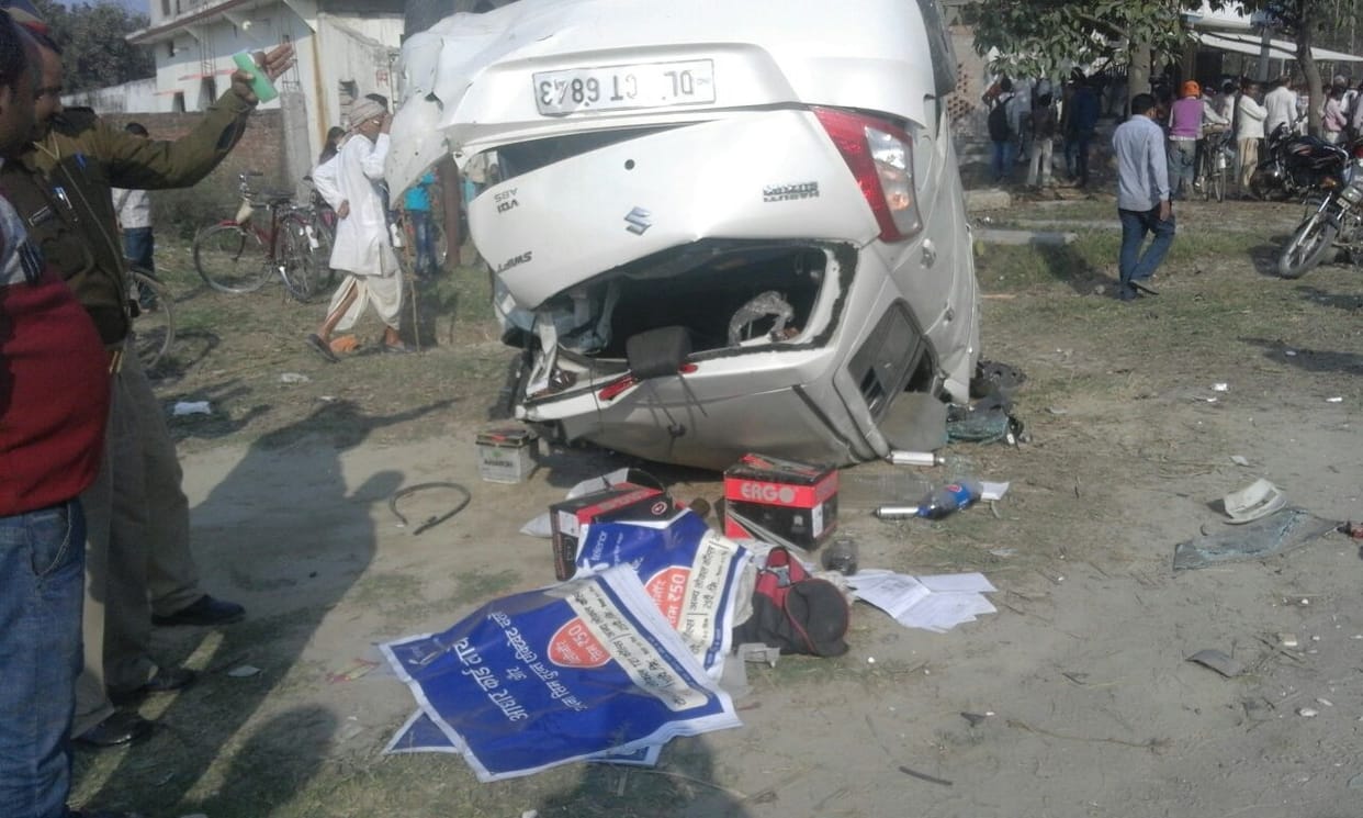 Uncontrolled settlement clashed with car two bikes, three killed