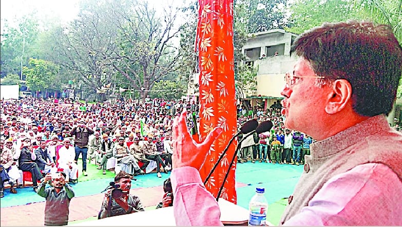 Who has threatened to mince made by the Congress candidate: Piyush