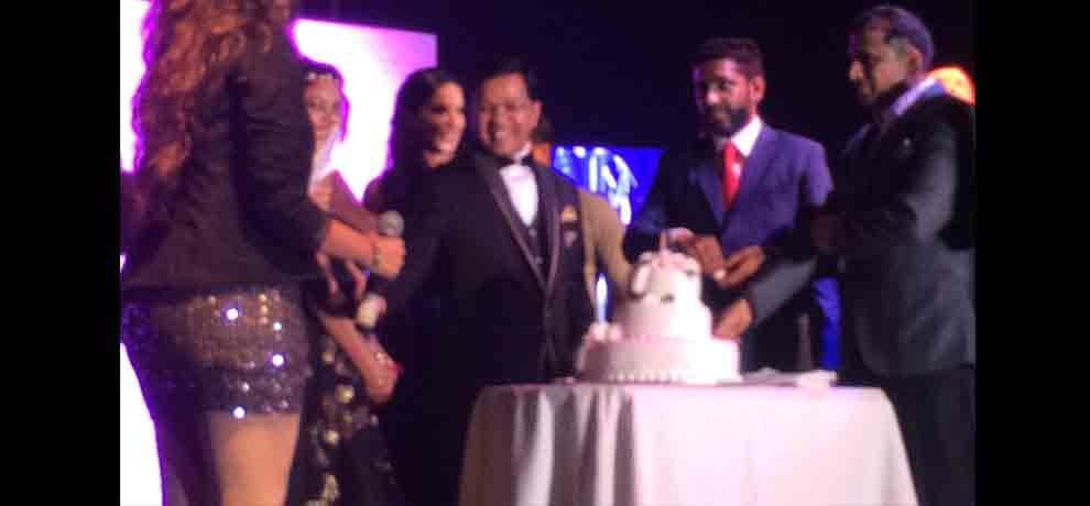 anubhav mittal wife aayushi agarwal fahter is less kown in area
