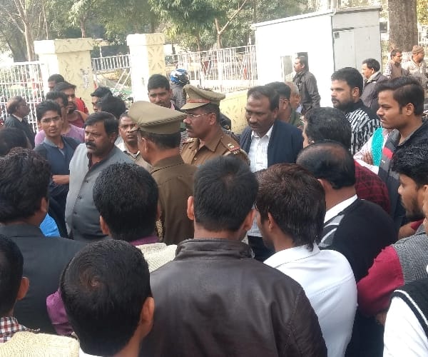  two students get beaten in lucknow university.