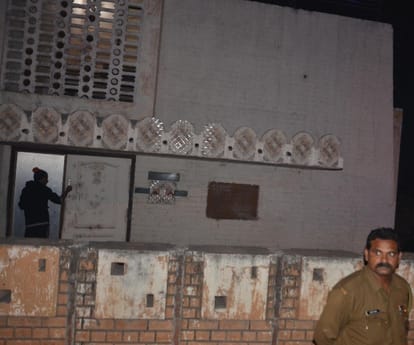 A man found with his mother's dead body in Lucknow.