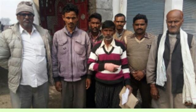 Raging against indecency on the police, the young man broke the finger