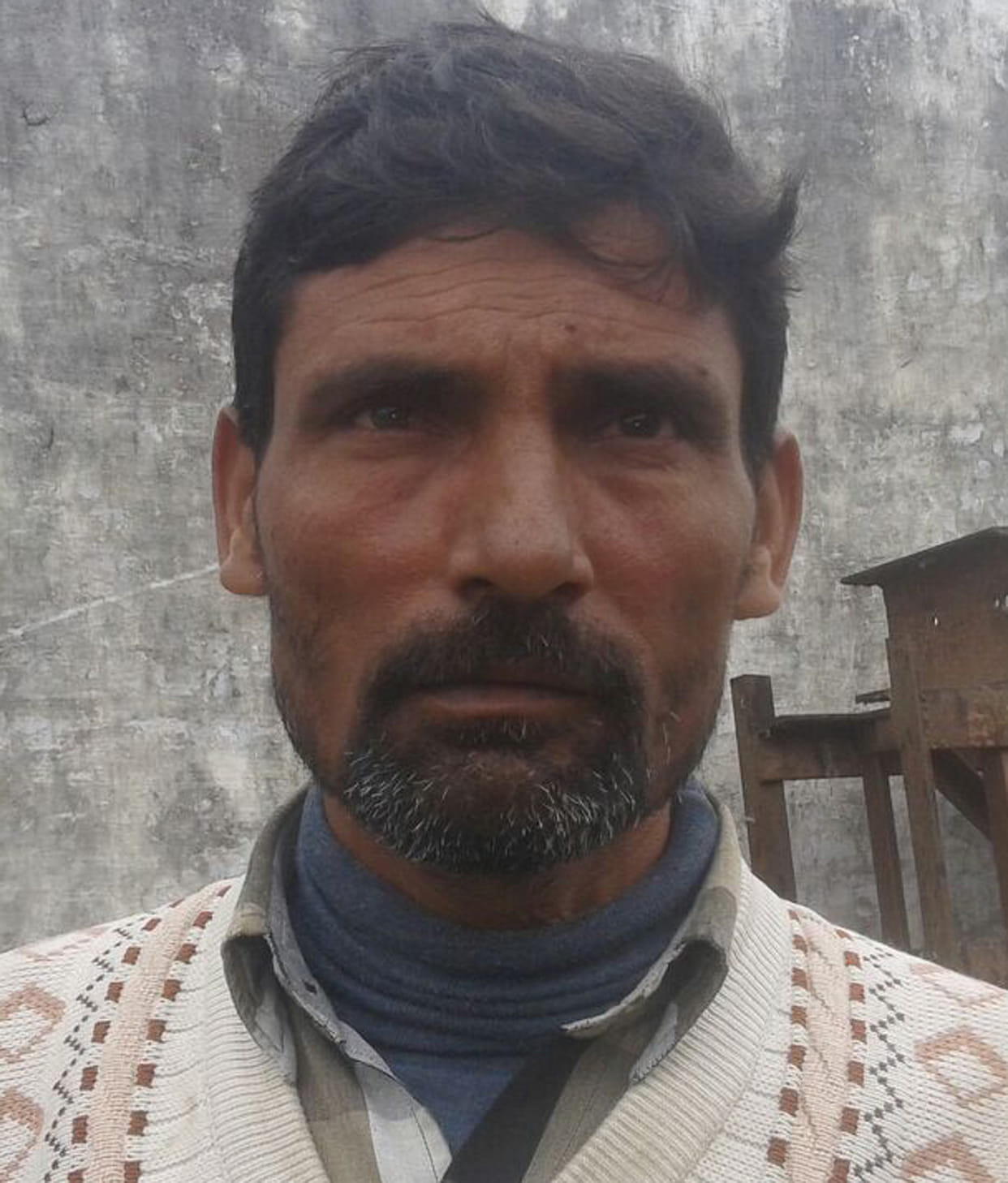 Animal traders looted Rs 86700.