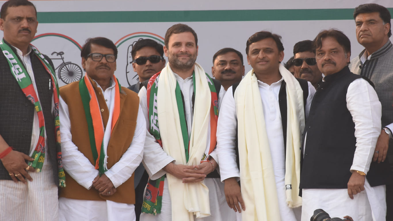 rahul ghandhi projected future PM front of akhilesh