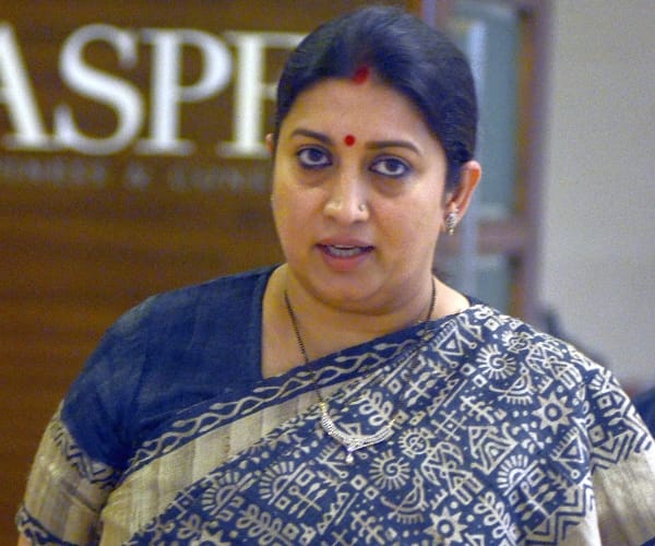 smriti irani started common service center in amethi