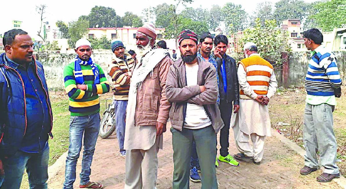 Noose was found hanging from the e-rickshaw drivers 