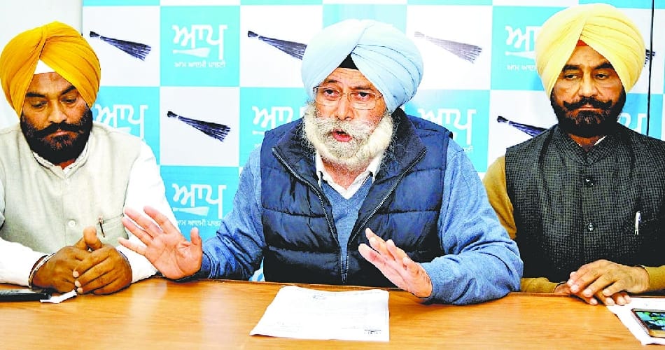 aap leader hs phoolka allegation of teasing with evm after punjab assembly election 2017 voting