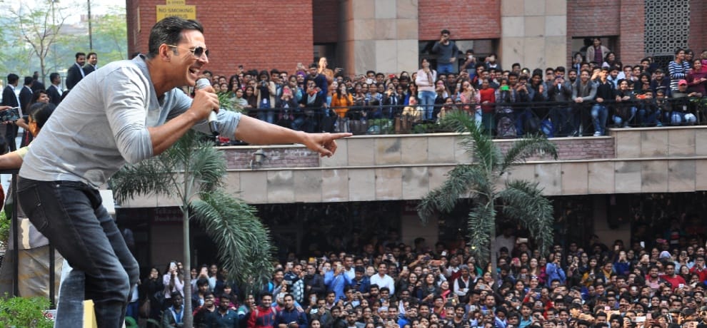 Amity Akshay Kumar and Huma Qureshi arrived, the students raised fiercely bang