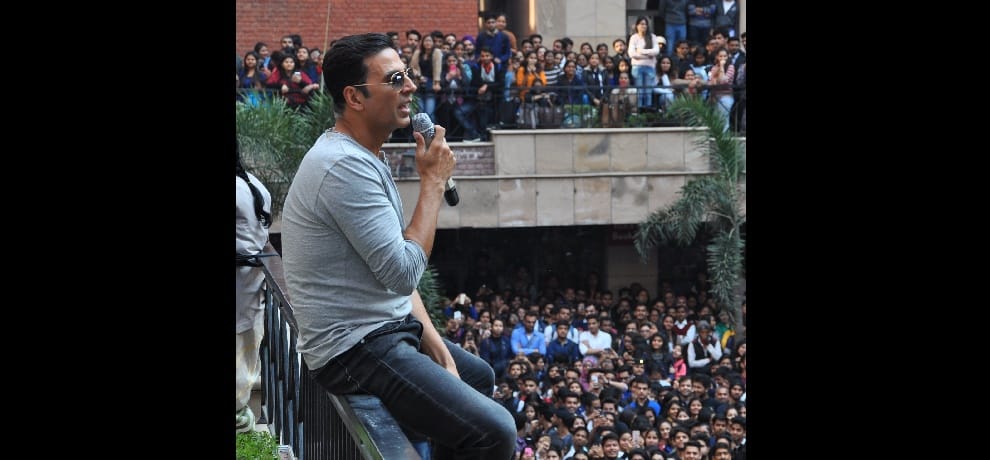 Amity Akshay Kumar and Huma Qureshi arrived, the students raised fiercely bang
