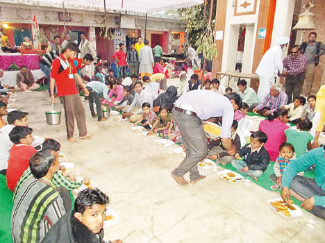 Bhandara offerings to get the crowd thronging