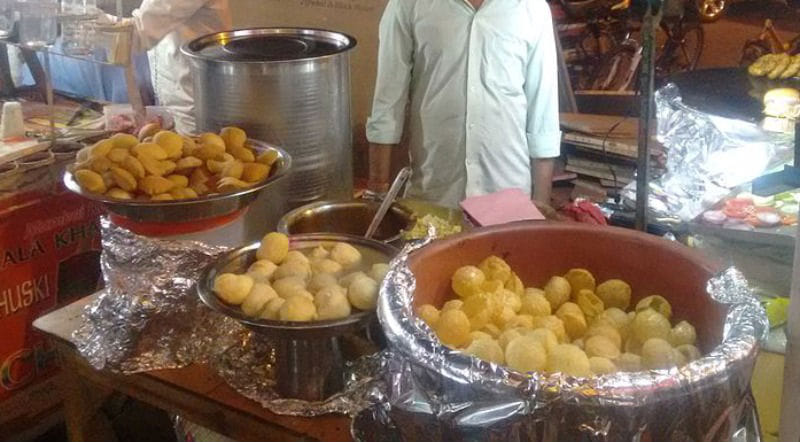 golgappe vendor mixed toilet cleaner in water to make golgappe delicious