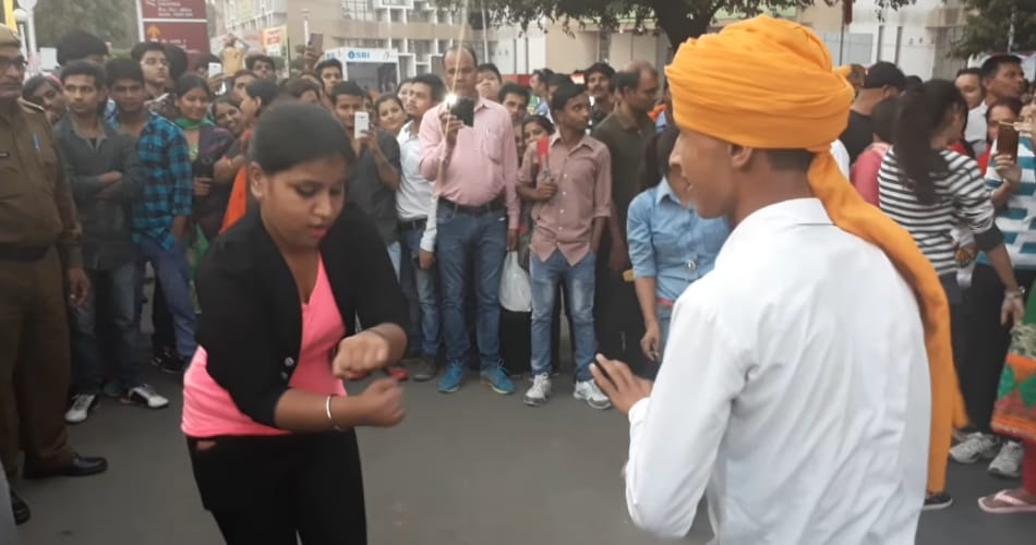 Dance of a Haryanvi girl and boy at street, goes viral on internet