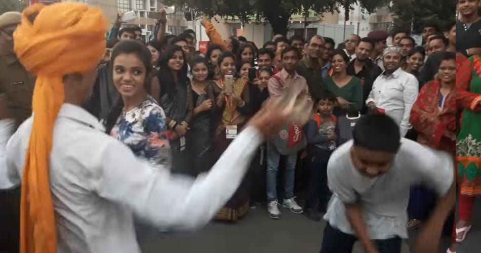 Dance of a Haryanvi girl and boy at street, goes viral on internet