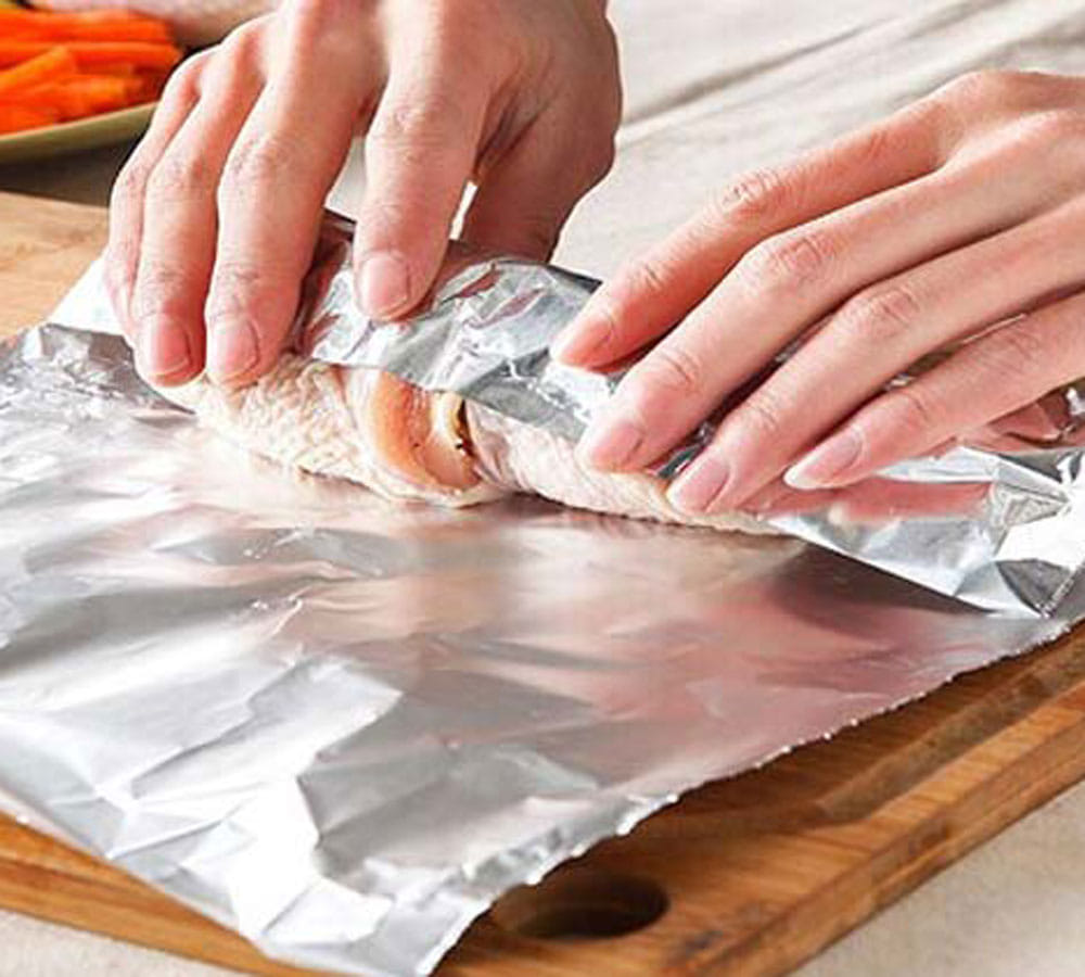 Know why you should not pack your food in aluminium foil