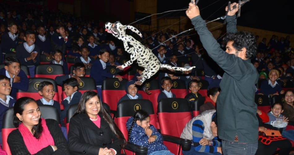 International puppet show, musical story told by puppet