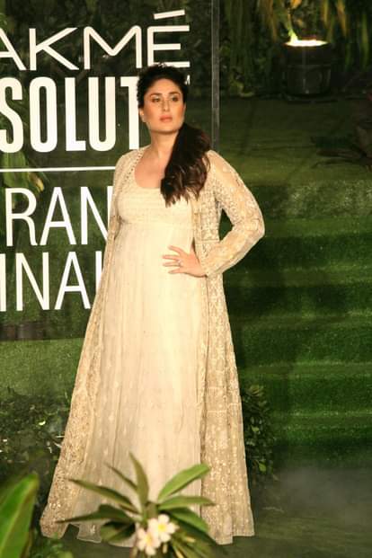 KAREENA KAPOOR AT LAKME FASHION WEEK 