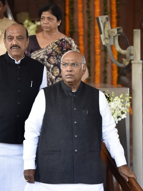 kharge comments on bjp for poor politics