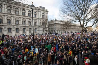 people protests against the Trump's ban on Muslim countries  