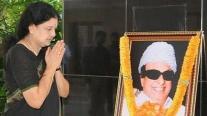 How Sasikala came up chief minister?