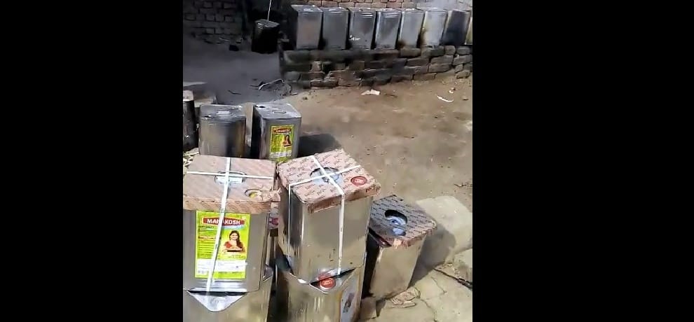 दूध, घेवर और फेनी के नमूने लिए