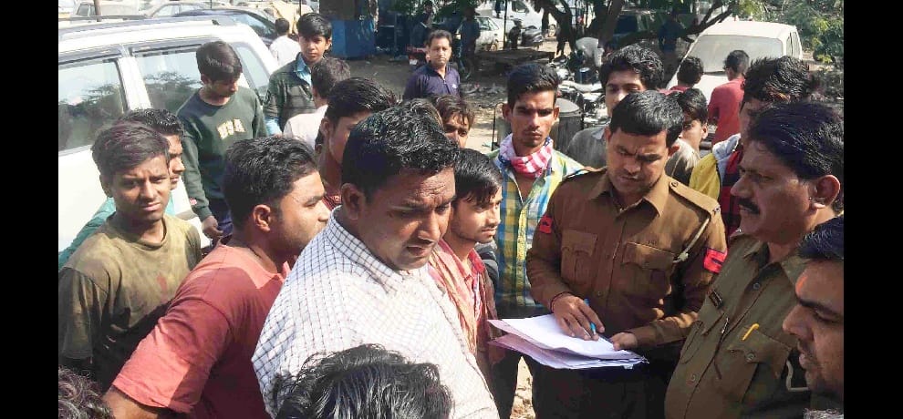 A raging fire in the petrol tank of the car, six people Scorched