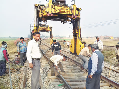 Kanpur-Lucknow route was closed for two and a half hours