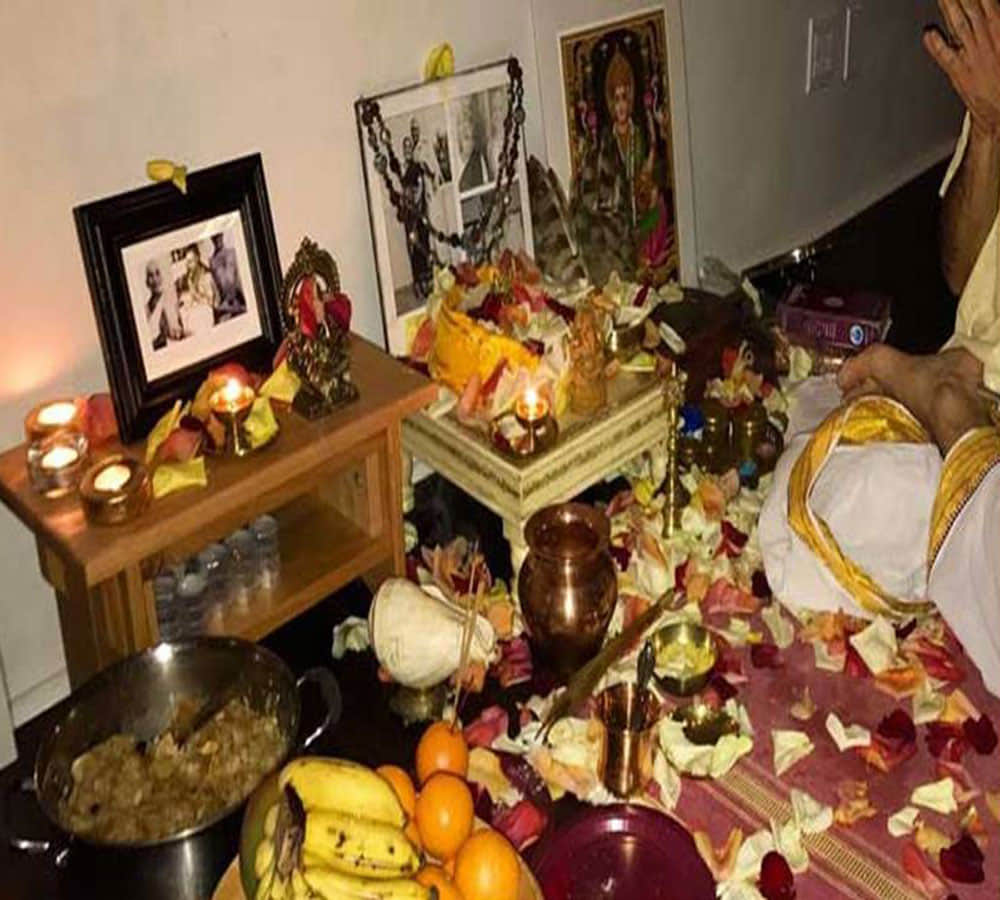 hollywood actress miley cyrus laxmi pooja at home