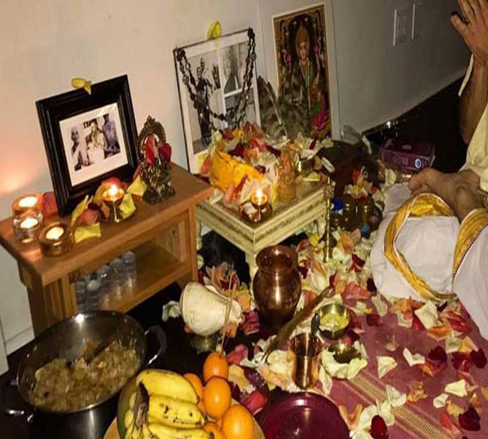 hollywood actress miley cyrus laxmi pooja at home
