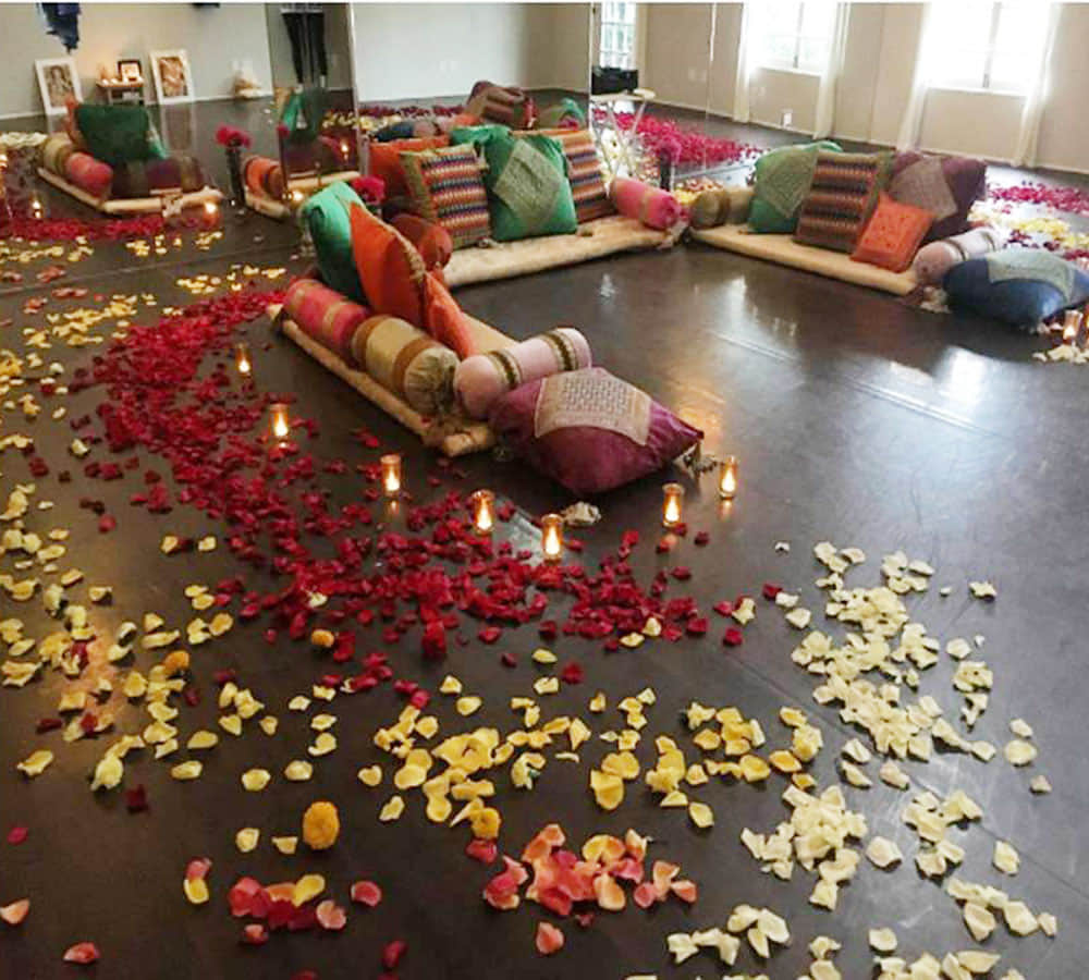 hollywood actress miley cyrus laxmi pooja at home
