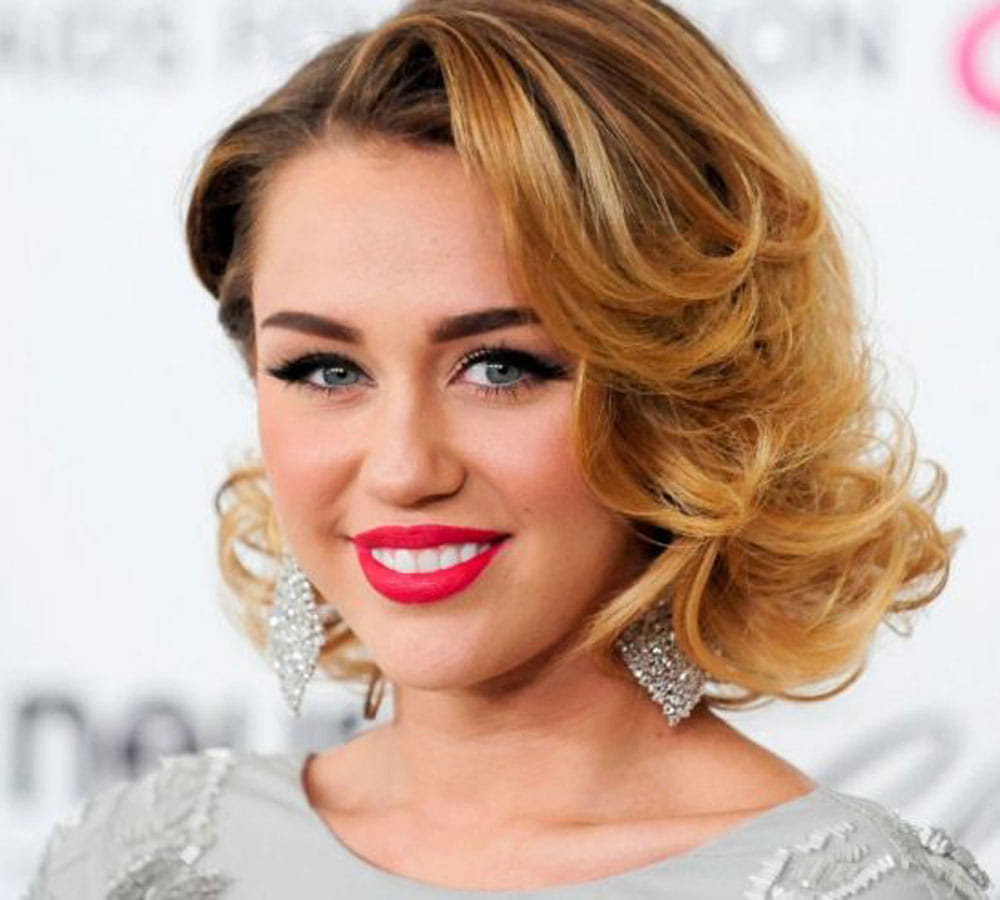 hollywood actress miley cyrus laxmi pooja at home