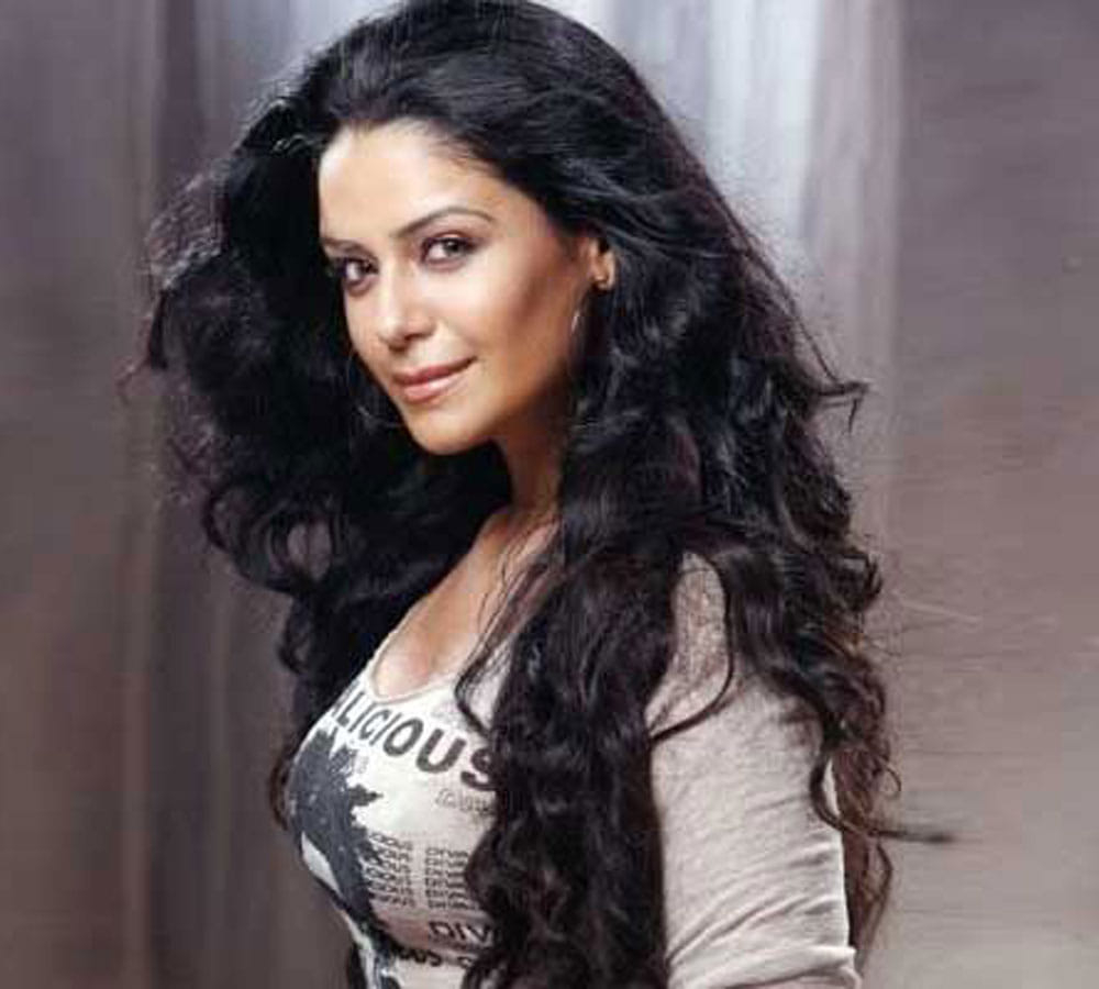 poular tv actress mona singh video vial
