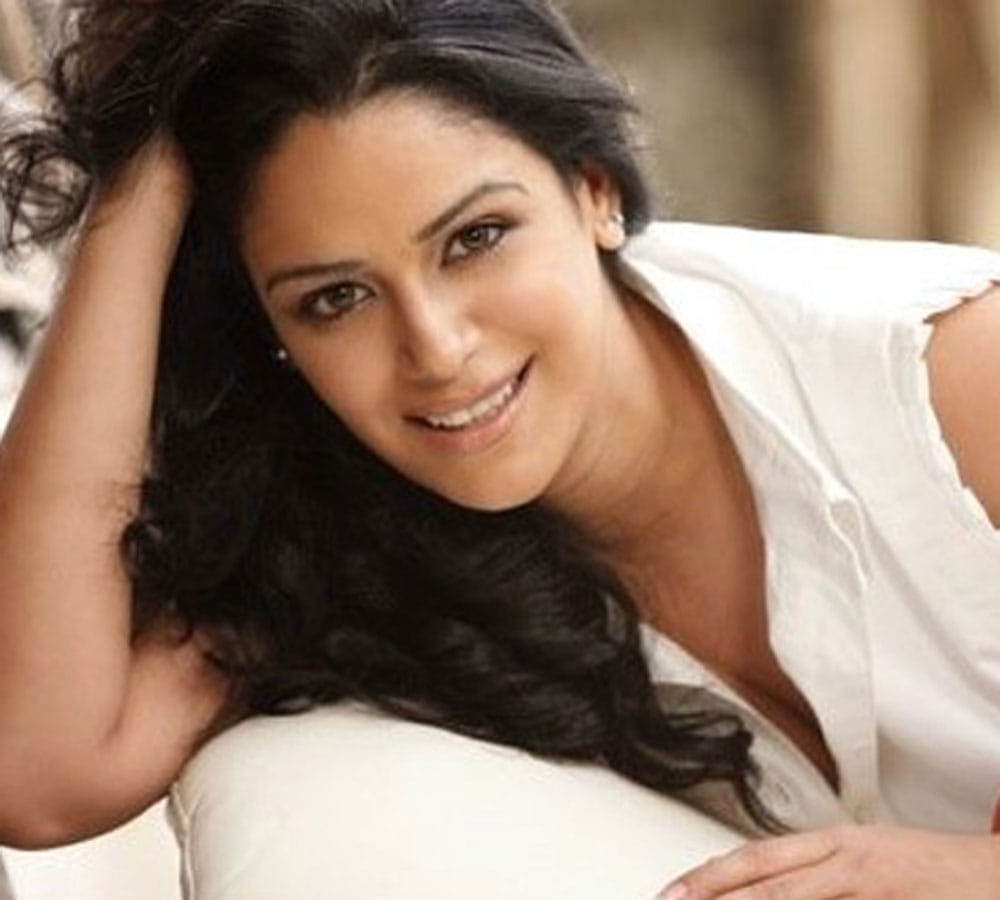 poular tv actress mona singh video vial