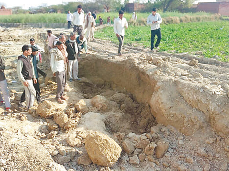 While digging in the soil suppressed teenager, death