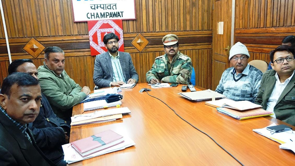 Officials reviewed the situation after the earthquake